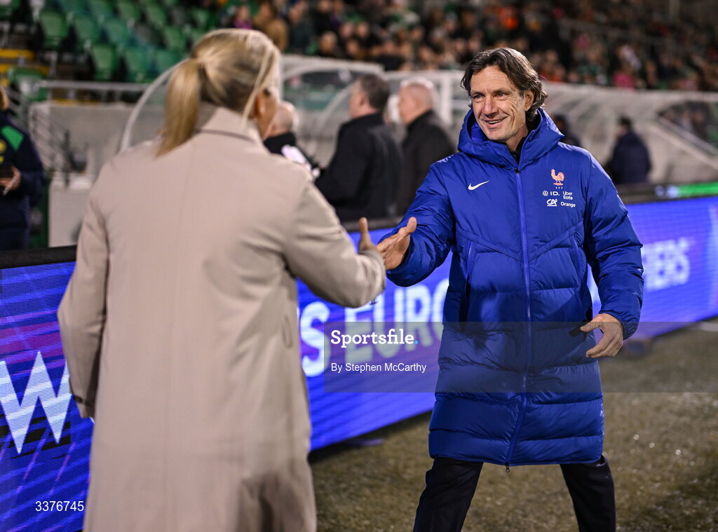 3 March 2026; France head coach Laurent Bonadei shakes hands with Republic of Ireland head coach Carla Ward before the 2027 FIFA Women’s World Cup Qualifier match between Republic of Ireland and France at Tallaght Stadium in Dublin. Photo by Stephen McCarthy/Sportsfile