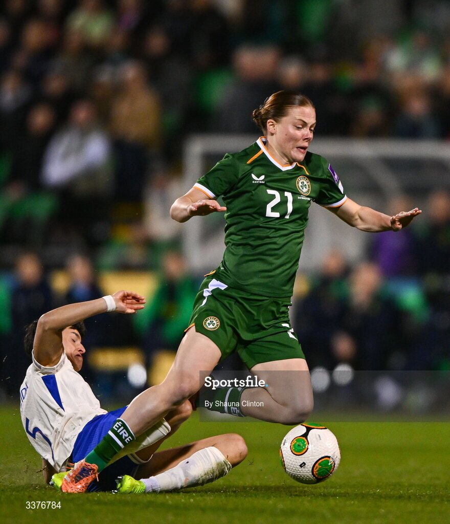 3 March 2026; Emily Murphy of Republic of Ireland in action against Elisa De Almeida of France during the 2027 FIFA Women’s World Cup Qualifier match between Republic of Ireland and France at Tallaght Stadium in Dublin. Photo by Shauna Clinton/Sportsfile