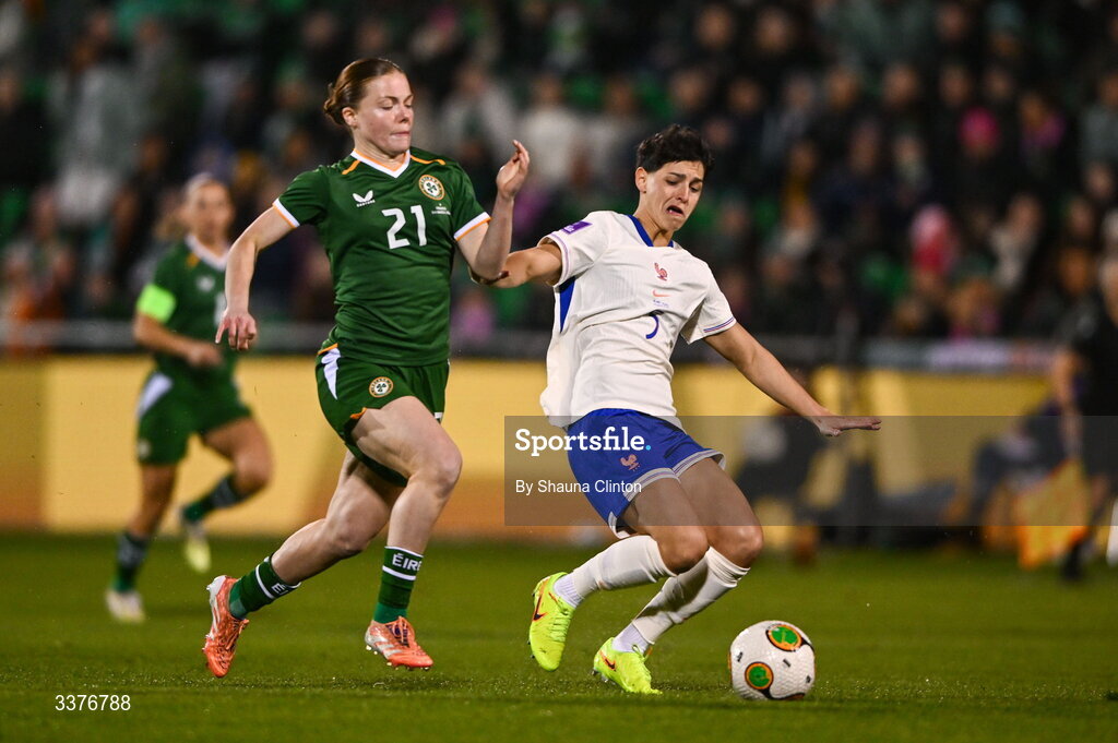 3 March 2026; Emily Murphy of Republic of Ireland in action against Elisa De Almeida of France during the 2027 FIFA Women’s World Cup Qualifier match between Republic of Ireland and France at Tallaght Stadium in Dublin. Photo by Shauna Clinton/Sportsfile