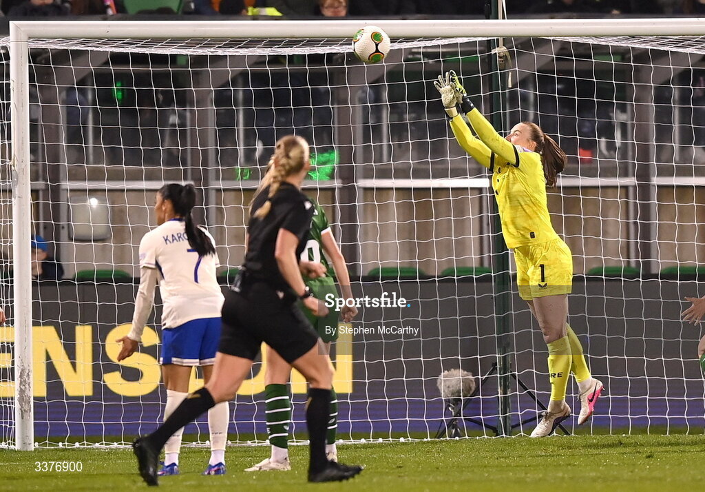3 March 2026; Republic of Ireland goalkeeper Courtney Brosnan during the 2027 FIFA Women’s World Cup Qualifier match between Republic of Ireland and France at Tallaght Stadium in Dublin. Photo by Stephen McCarthy/Sportsfile
