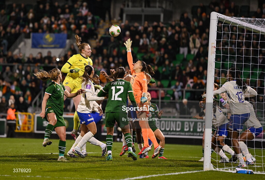 3 March 2026; Republic of Ireland goalkeeper Courtney Brosnan attempts to head a shot at goal under pressure from France goalkeeper Constance Picaud during the 2027 FIFA Women’s World Cup Qualifier match between Republic of Ireland and France at Tallaght Stadium in Dublin. Photo by Stephen McCarthy/Sportsfile