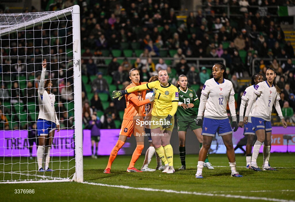 3 March 2026; France goalkeeper Constance Picaud and Republic of Ireland goalkeeper Courtney Brosnan tussle as they await a corner kick during the 2027 FIFA Women’s World Cup Qualifier match between Republic of Ireland and France at Tallaght Stadium in Dublin. Photo by Sam Barnes/Sportsfile