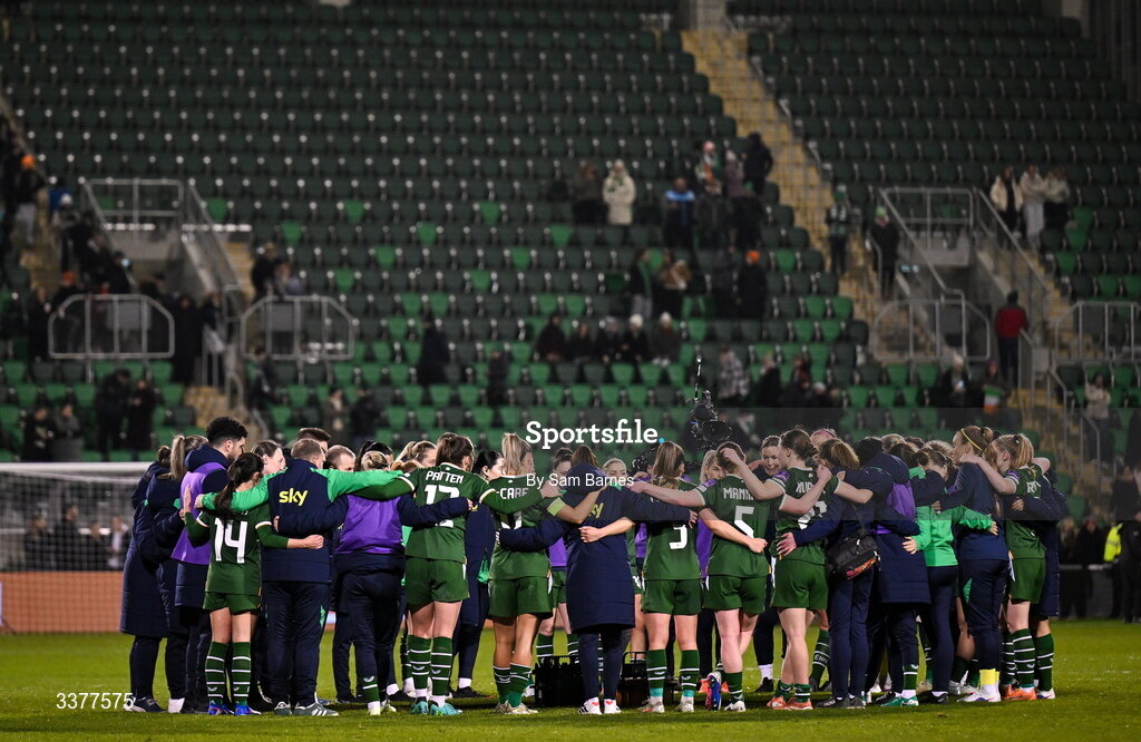 3 March 2026; The Republic of Ireland team huddle after the 2027 FIFA Women’s World Cup Qualifier match between Republic of Ireland and France at Tallaght Stadium in Dublin. Photo by Sam Barnes/Sportsfile