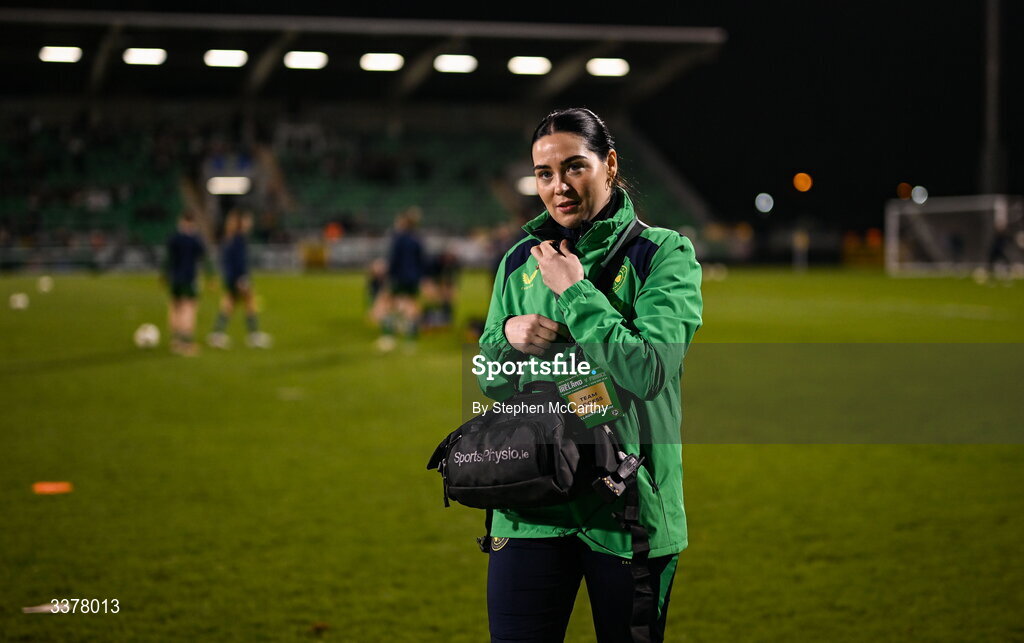 3 March 2026; Republic of Ireland physiotherapist Susie Coffey before the 2027 FIFA Women’s World Cup Qualifier match between Republic of Ireland and France at Tallaght Stadium in Dublin. Photo by Stephen McCarthy/Sportsfile