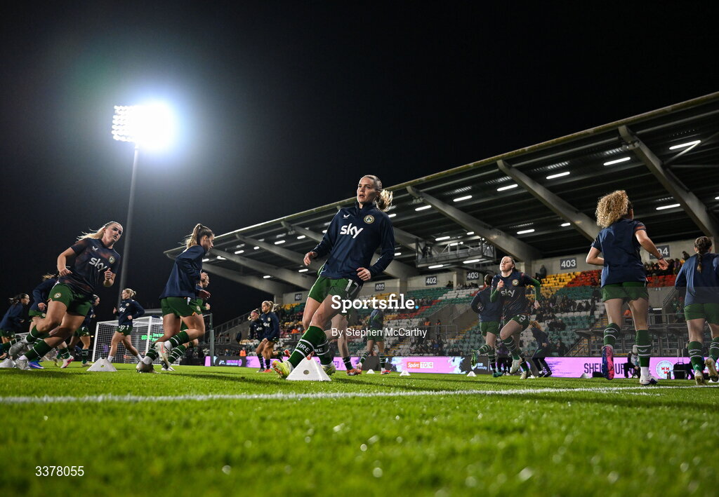 3 March 2026; Jamie Finn of Republic of Ireland warms up before the 2027 FIFA Women’s World Cup Qualifier match between Republic of Ireland and France at Tallaght Stadium in Dublin. Photo by Stephen McCarthy/Sportsfile