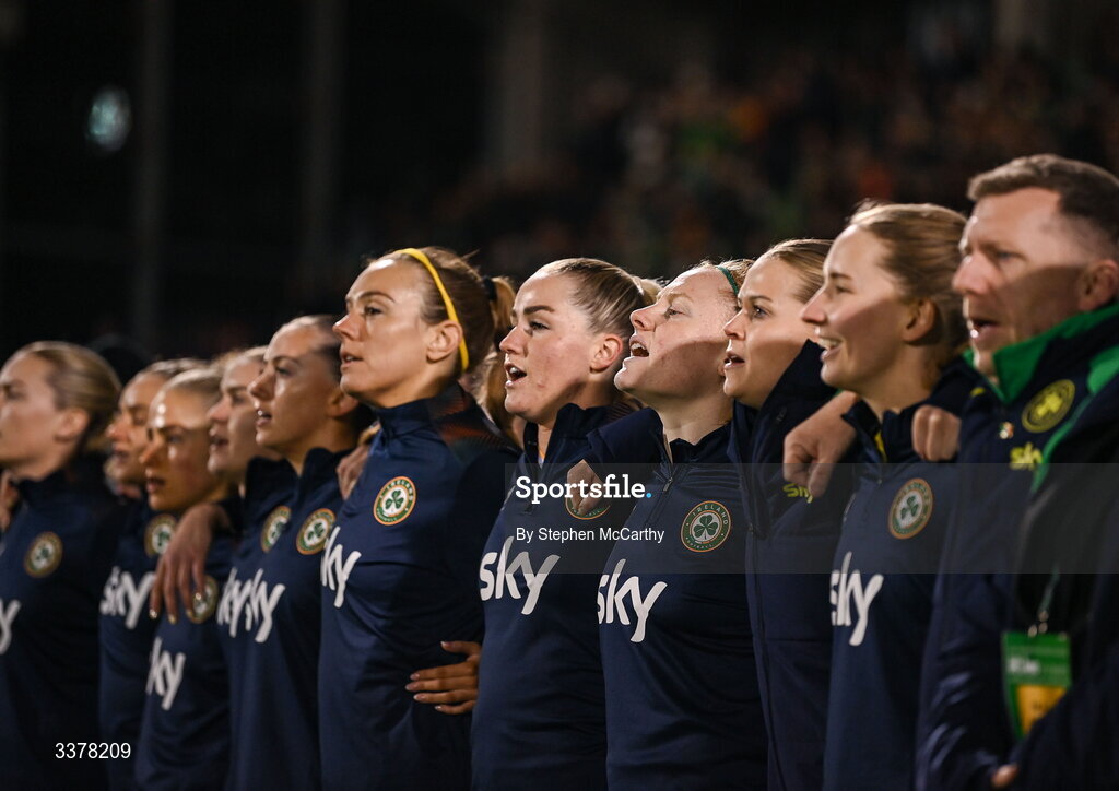 3 March 2026; Republic of Ireland players stand for Amhrán na bhFiann before the 2027 FIFA Women’s World Cup Qualifier match between Republic of Ireland and France at Tallaght Stadium in Dublin. Photo by Stephen McCarthy/Sportsfile