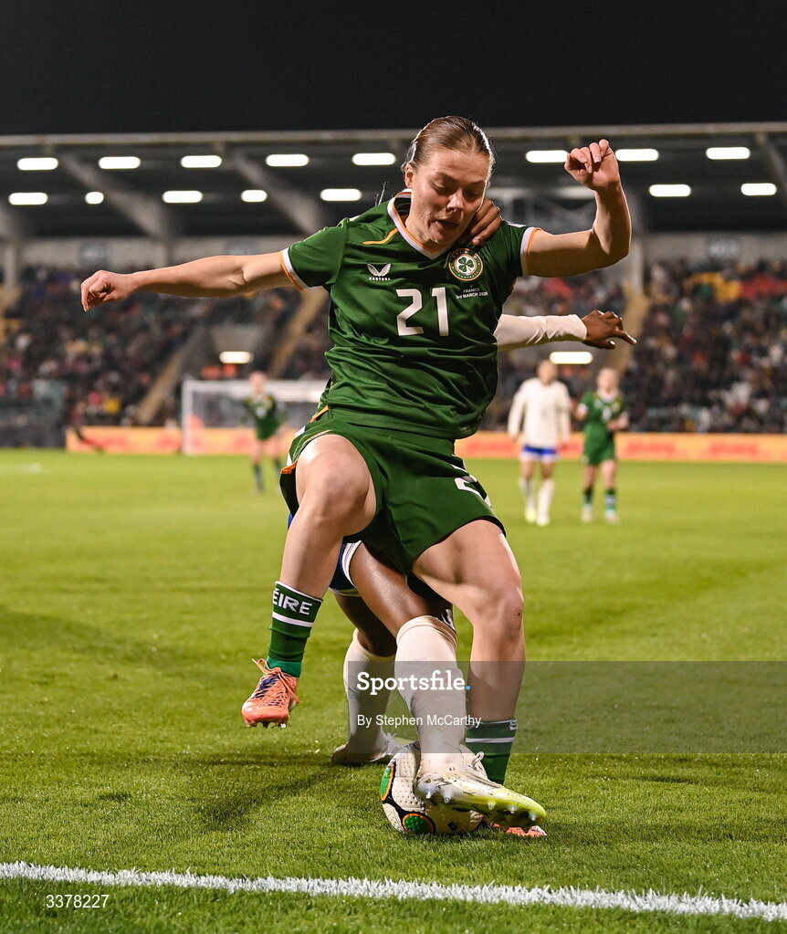 3 March 2026; Emily Murphy of Republic of Ireland in action against Kadidiatou Diani of France during the 2027 FIFA Women’s World Cup Qualifier match between Republic of Ireland and France at Tallaght Stadium in Dublin. Photo by Stephen McCarthy/Sportsfile