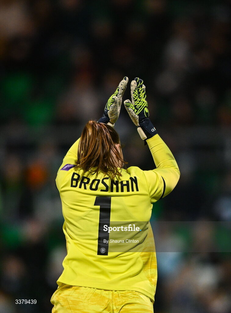 3 March 2026; Republic of Ireland goalkeeper Courtney Brosnan during the 2027 FIFA Women’s World Cup Qualifier match between Republic of Ireland and France at Tallaght Stadium in Dublin. Photo by Shauna Clinton/Sportsfile