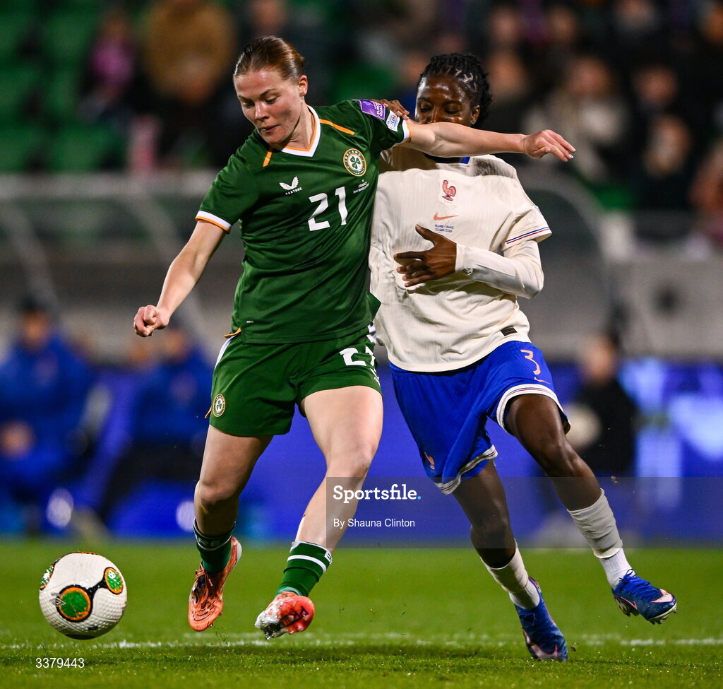 3 March 2026; Emily Murphy of Republic of Ireland in action against Thiniba Samoura of France during the 2027 FIFA Women’s World Cup Qualifier match between Republic of Ireland and France at Tallaght Stadium in Dublin. Photo by Shauna Clinton/Sportsfile