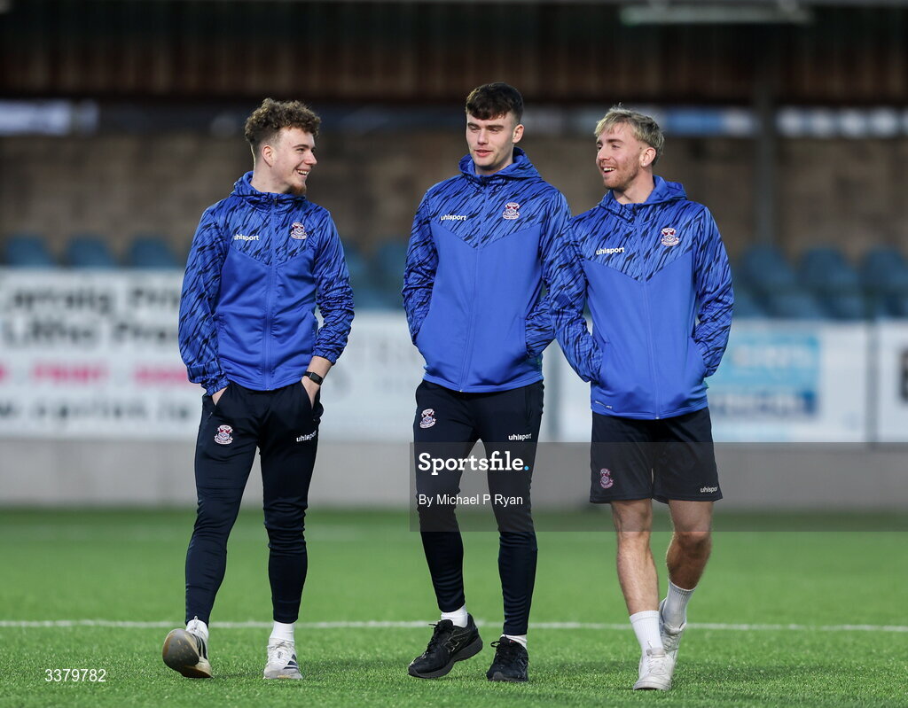 6 March 2026; Cobh Ramblers players, from left, Lucas Curtin, Callum Honohan and Rhys Kelly-Noonan before the SSE Airtricity Men's First Division match between Cobh Ramblers and Cork City at St Colman's Park in Cobh, Cork. Photo by Michael P Ryan/Sportsfile