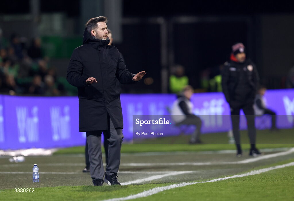 6 March 2026; Shamrock Rovers manager Stephen Bradley tells his team to slow down during the SSE Airtricity Men's Premier Division match between Shamrock Rovers and Derry City at Tallaght Stadium in Dublin. Photo by Paul Phelan/Sportsfile