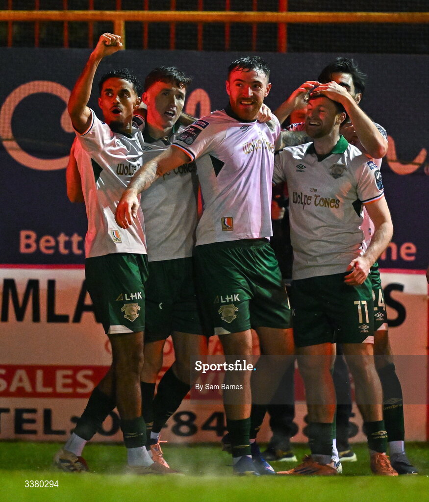 6 March 2026; Ryan Edmondson of St Patrick's Athletic, centre, celebrates with teammates after scoring his side's first goal during the SSE Airtricity Men's Premier Division match between Shelbourne and St Patrick's Athletic at Tolka Park in Dublin. Photo by Sam Barnes/Sportsfile