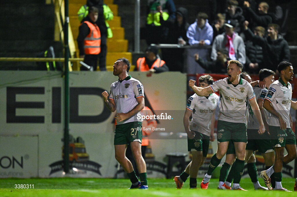 6 March 2026; Ryan Edmondson of St Patrick's Athletic, left, celebrates with teammates after scoring their side's second goal during the SSE Airtricity Men's Premier Division match between Shelbourne and St Patrick's Athletic at Tolka Park in Dublin. Photo by Sam Barnes/Sportsfile