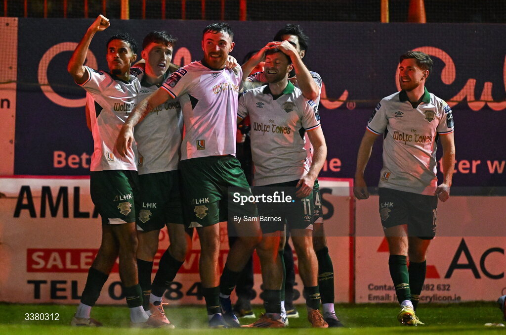 6 March 2026; Ryan Edmondson of St Patrick's Athletic, centre, celebrates with teammates after scoring his side's first goal during the SSE Airtricity Men's Premier Division match between Shelbourne and St Patrick's Athletic at Tolka Park in Dublin. Photo by Sam Barnes/Sportsfile