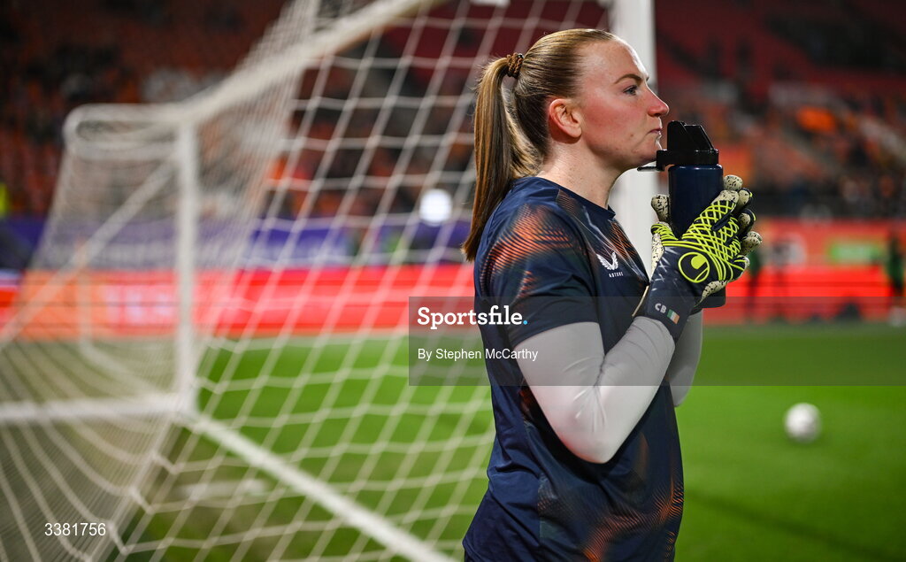 7 March 2026; Republic of Ireland goalkeeper Courtney Brosnan before the 2027 FIFA Women’s World Cup Qualifier match between the Netherlands and Republic of Ireland at Stadion Galgenwaard in Utrecht, Netherlands. Photo by Stephen McCarthy/Sportsfile