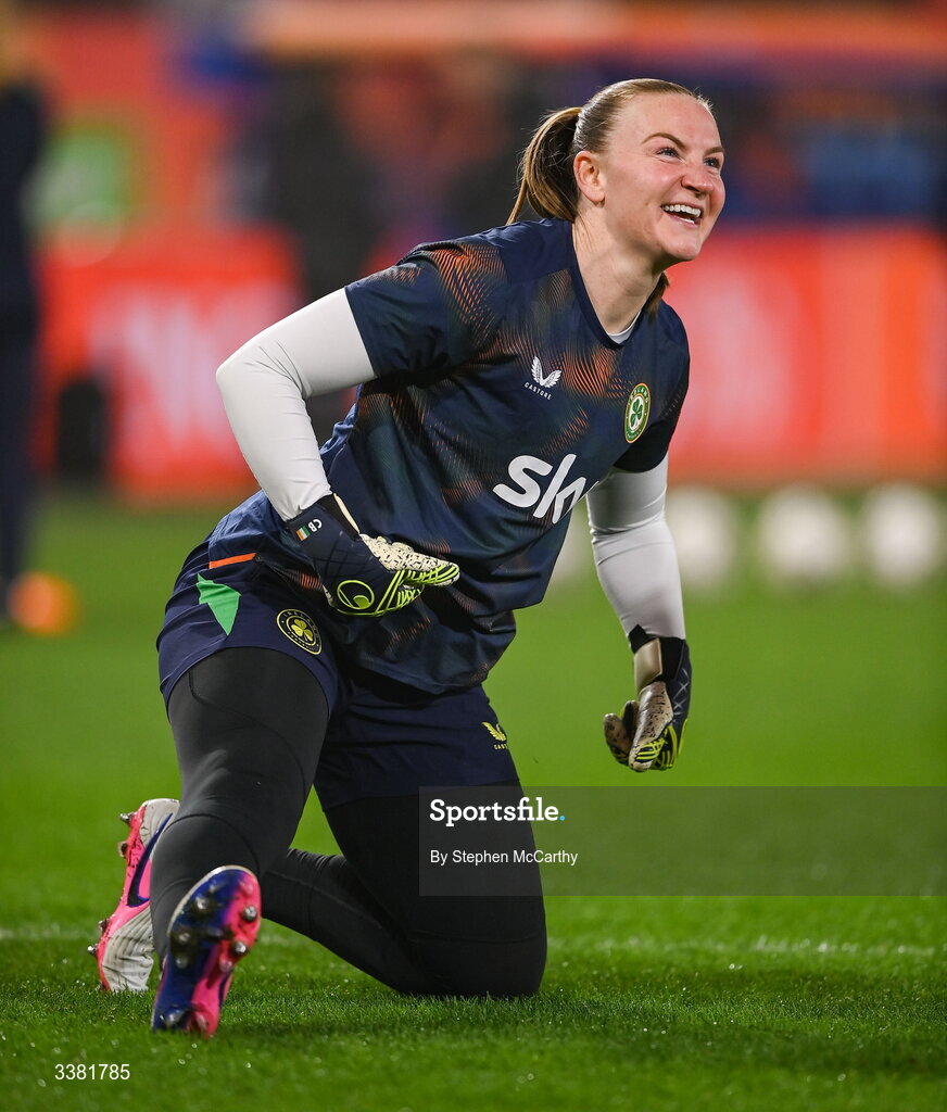 7 March 2026; Republic of Ireland goalkeeper Courtney Brosnan before the 2027 FIFA Women’s World Cup Qualifier match between the Netherlands and Republic of Ireland at Stadion Galgenwaard in Utrecht, Netherlands. Photo by Stephen McCarthy/Sportsfile