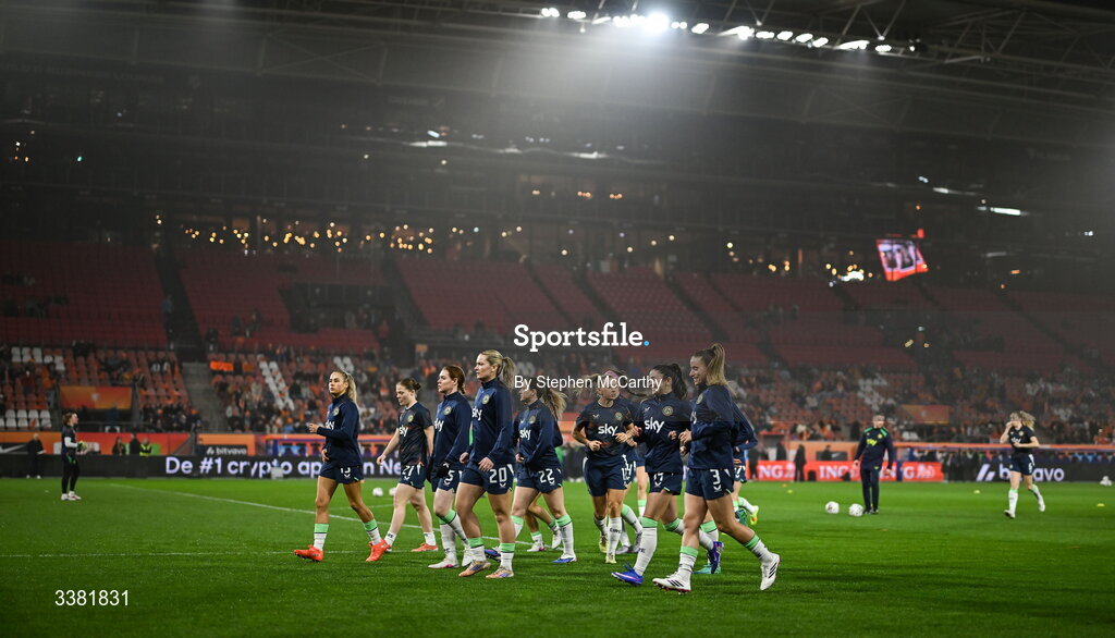 7 March 2026; Republic of Ireland players warm-up before the 2027 FIFA Women’s World Cup Qualifier match between the Netherlands and Republic of Ireland at Stadion Galgenwaard in Utrecht, Netherlands. Photo by Stephen McCarthy/Sportsfile