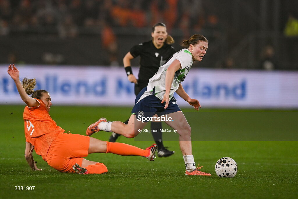 7 March 2026; Emily Murphy of Republic of Ireland in action against Vivianne Miedema of Netherlands during the 2027 FIFA Women’s World Cup Qualifier match between the Netherlands and Republic of Ireland at Stadion Galgenwaard in Utrecht, Netherlands. Photo by Stephen McCarthy/Sportsfile
