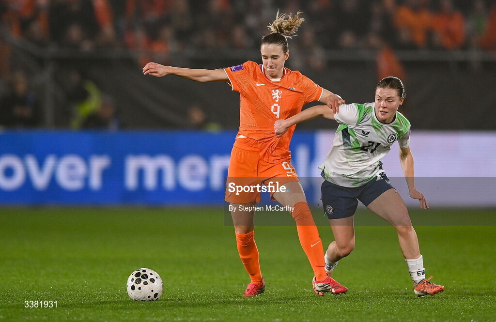 7 March 2026; Emily Murphy of Republic of Ireland in action against Vivianne Miedema of Netherlands during the 2027 FIFA Women’s World Cup Qualifier match between the Netherlands and Republic of Ireland at Stadion Galgenwaard in Utrecht, Netherlands. Photo by Stephen McCarthy/Sportsfile