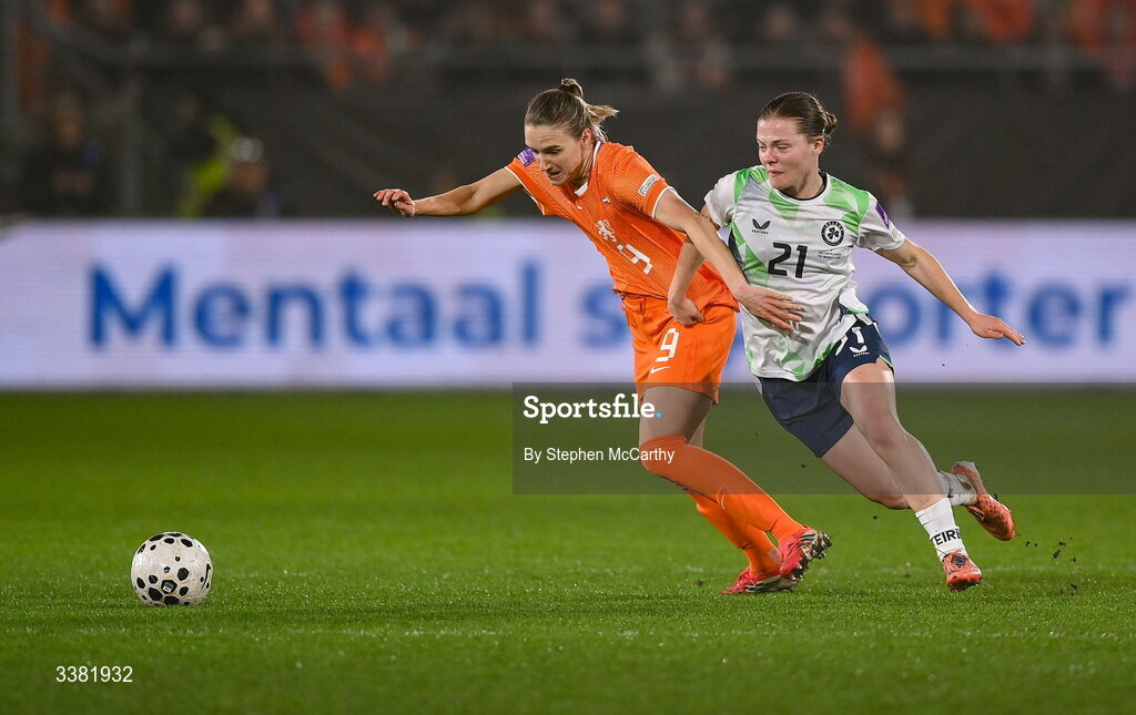 7 March 2026; Emily Murphy of Republic of Ireland in action against Vivianne Miedema of Netherlands during the 2027 FIFA Women’s World Cup Qualifier match between the Netherlands and Republic of Ireland at Stadion Galgenwaard in Utrecht, Netherlands. Photo by Stephen McCarthy/Sportsfile