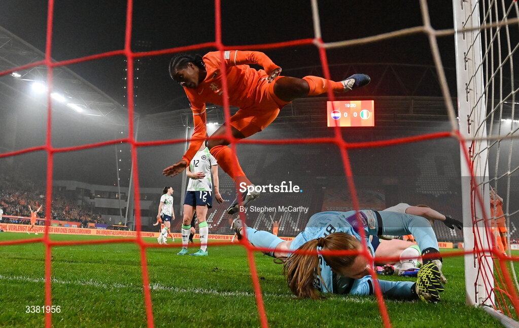 7 March 2026; Lineth Beerensteyn of Netherlands jumps over Republic of Ireland goalkeeper Courtney Brosnan after scoring her side's first goal during the 2027 FIFA Women’s World Cup Qualifier match between the Netherlands and Republic of Ireland at Stadion Galgenwaard in Utrecht, Netherlands. Photo by Stephen McCarthy/Sportsfile