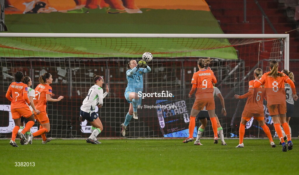7 March 2026; Republic of Ireland goalkeeper Courtney Brosnan punches clear during the 2027 FIFA Women’s World Cup Qualifier match between the Netherlands and Republic of Ireland at Stadion Galgenwaard in Utrecht, Netherlands. Photo by Stephen McCarthy/Sportsfile