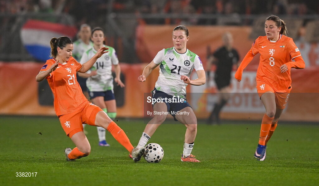 7 March 2026; Emily Murphy of Republic of Ireland in action against Damaris Egurrola of Netherlands during the 2027 FIFA Women’s World Cup Qualifier match between the Netherlands and Republic of Ireland at Stadion Galgenwaard in Utrecht, Netherlands. Photo by Stephen McCarthy/Sportsfile