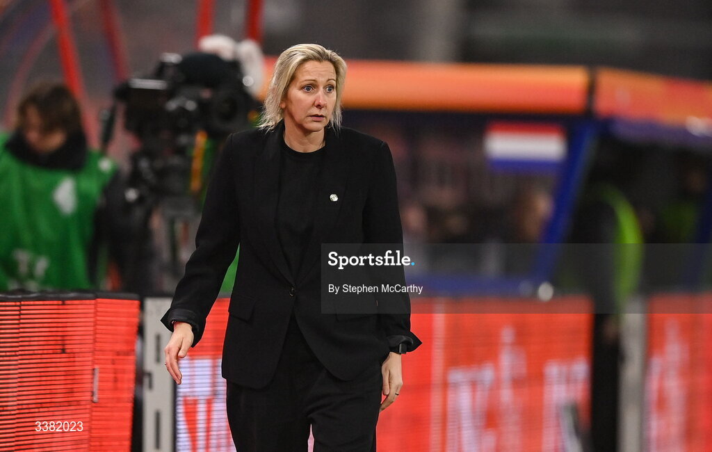 7 March 2026; Republic of Ireland head coach Carla Ward during the 2027 FIFA Women’s World Cup Qualifier match between the Netherlands and Republic of Ireland at Stadion Galgenwaard in Utrecht, Netherlands. Photo by Stephen McCarthy/Sportsfile