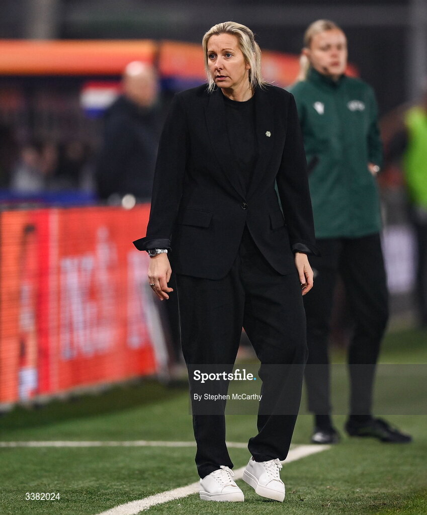 7 March 2026; Republic of Ireland head coach Carla Ward during the 2027 FIFA Women’s World Cup Qualifier match between the Netherlands and Republic of Ireland at Stadion Galgenwaard in Utrecht, Netherlands. Photo by Stephen McCarthy/Sportsfile