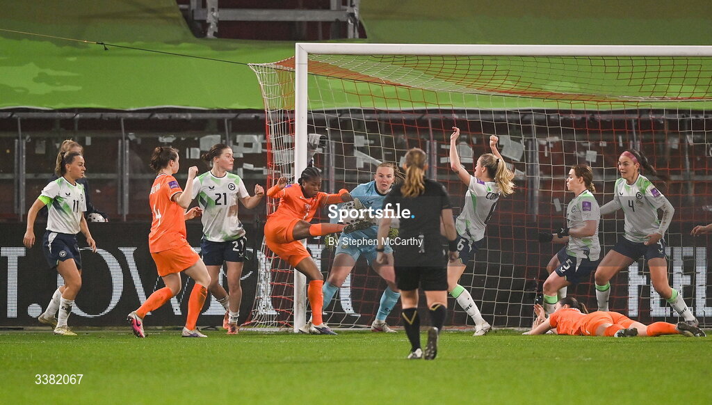 7 March 2026; Lineth Beerensteyn of Netherlands shoots to score her side's second goal during the 2027 FIFA Women’s World Cup Qualifier match between the Netherlands and Republic of Ireland at Stadion Galgenwaard in Utrecht, Netherlands. Photo by Stephen McCarthy/Sportsfile