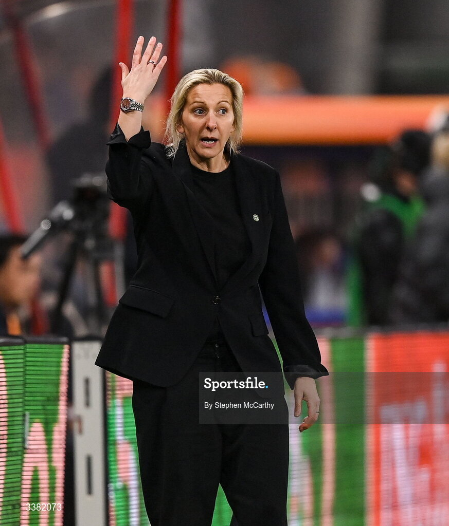 7 March 2026; Republic of Ireland head coach Carla Ward during the 2027 FIFA Women’s World Cup Qualifier match between the Netherlands and Republic of Ireland at Stadion Galgenwaard in Utrecht, Netherlands. Photo by Stephen McCarthy/Sportsfile