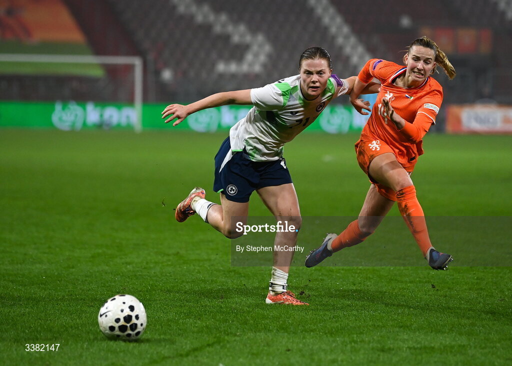 7 March 2026; Emily Murphy of Republic of Ireland in action against Jackie Groenen of Netherlands during the 2027 FIFA Women’s World Cup Qualifier match between the Netherlands and Republic of Ireland at Stadion Galgenwaard in Utrecht, Netherlands. Photo by Stephen McCarthy/Sportsfile