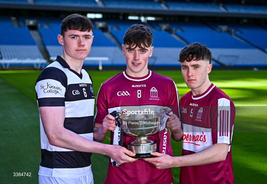 10 March 2026; David Barcoe, captain of St Kieran’s College Kilkenny, left, with Ronan Murphy and Ronan McGlynn, joint captains of Presentation College Athenry, Galway, ahead of the upcoming Masita All Ireland PPS Croke Hurling Final against Presentation College Athenry, Galway, during the Masita All-Ireland Post Primary Schools Finals 2026 launch at Croke Park in Dublin. Photo by Piaras Ó Mídheach/Sportsfile
