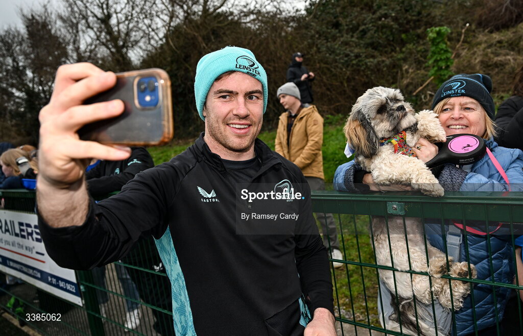 10 March 2026; Luke McGrath with Onagh McGowan, and her dog Meg during a Leinster Rugby open training session at Skerries RFC in Skerries, Dublin. Photo by Ramsey Cardy/Sportsfile