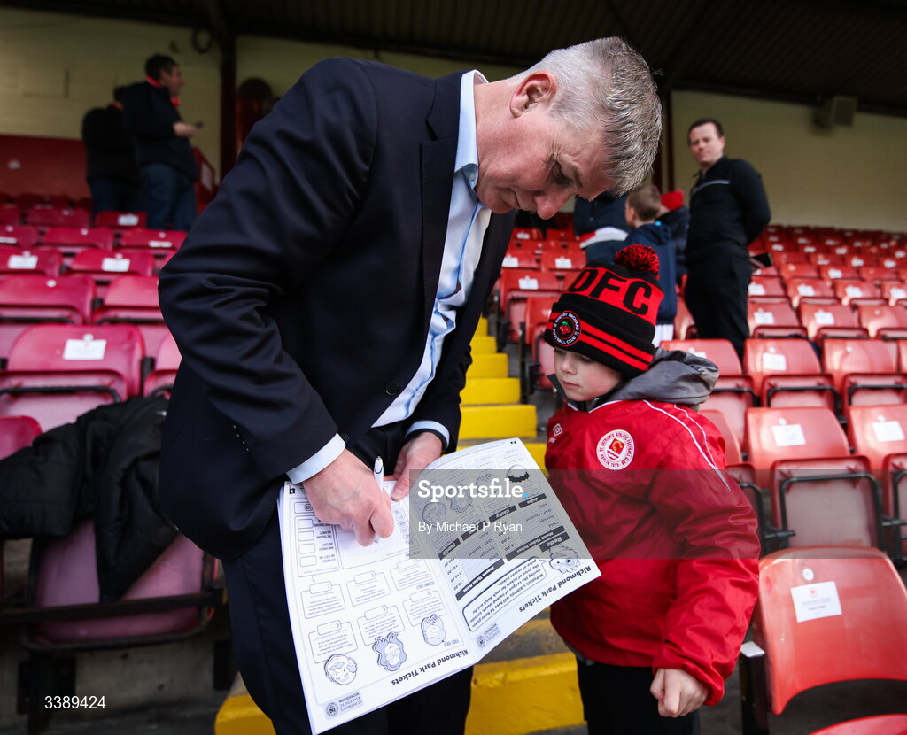 13 March 2026; St Patrick's Athletic manager Stephen Kenny signs an autograph for St Patrick's Athletic supporter Archie Byrne-Wiley, age 5, before the SSE Airtricity Men's Premier Division match between St Patrick's Athletic and Drogheda United at Richmond Park in Dublin. Photo by Michael P Ryan/Sportsfile