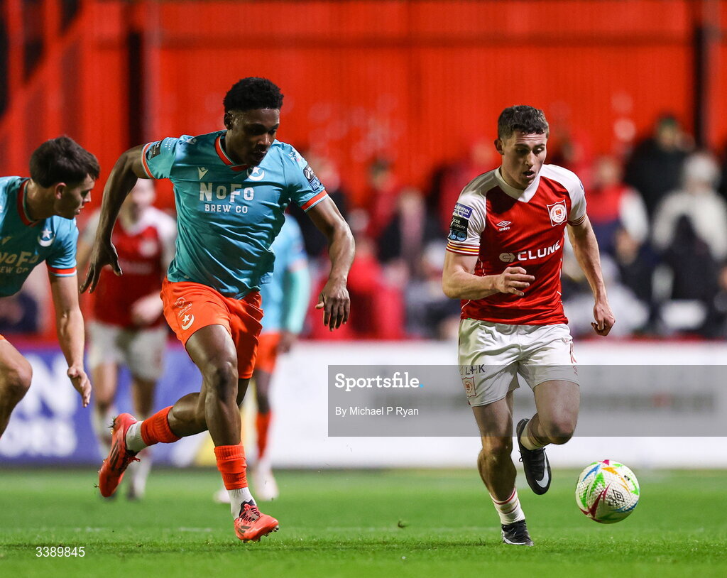 13 March 2026; Kian Leavy of St Patrick's Athletic in action against Edwin Agbaje of Drogheda United during the SSE Airtricity Men's Premier Division match between St Patrick's Athletic and Drogheda United at Richmond Park in Dublin. Photo by Michael P Ryan/Sportsfile