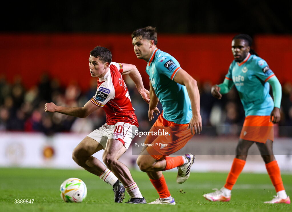 13 March 2026; Kian Leavy of St Patrick's Athletic in action against Leo Burney of Drogheda United during the SSE Airtricity Men's Premier Division match between St Patrick's Athletic and Drogheda United at Richmond Park in Dublin. Photo by Michael P Ryan/Sportsfile