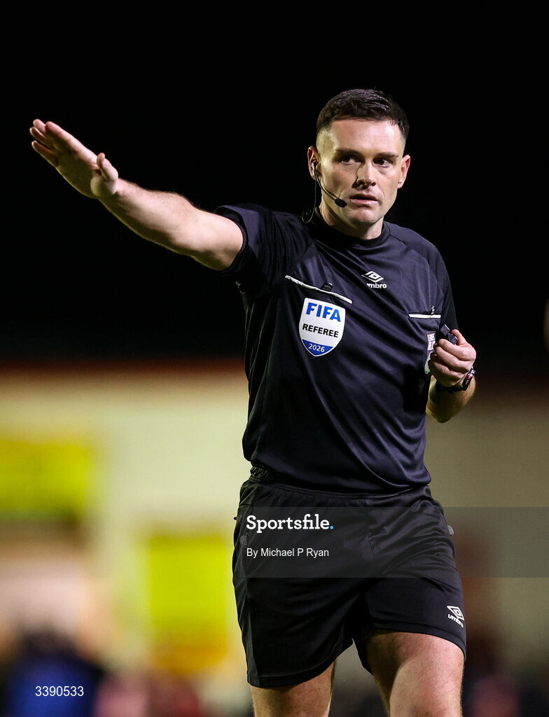 13 March 2026; Referee Rob Hennessy during the SSE Airtricity Men's Premier Division match between St Patrick's Athletic and Drogheda United at Richmond Park in Dublin. Photo by Michael P Ryan/Sportsfile