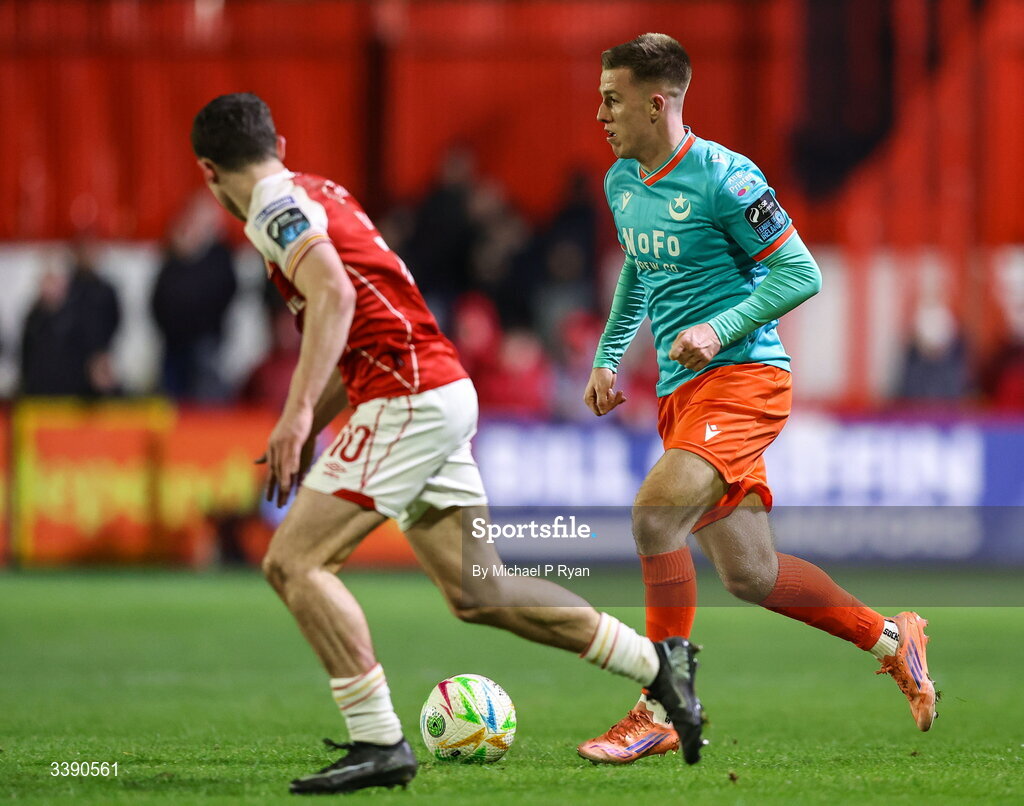 13 March 2026; Warren Davis of Drogheda United in action against Kian Leavy of St Patrick's Athletic during the SSE Airtricity Men's Premier Division match between St Patrick's Athletic and Drogheda United at Richmond Park in Dublin. Photo by Michael P Ryan/Sportsfile