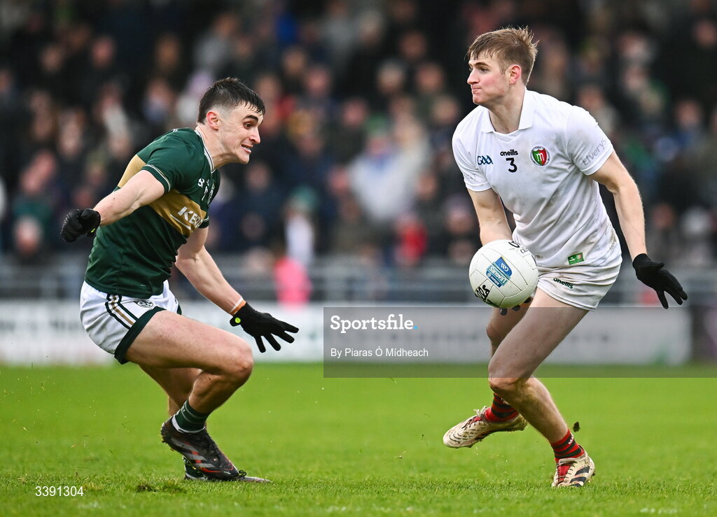 14 March 2026; Rory Brickenden of Mayo in action against Seán O'Shea of Kerry during the Allianz Football League Division 1 match between Kerry and Mayo at Austin Stack Park in Tralee, Kerry. Photo by Piaras Ó Mídheach/Sportsfile