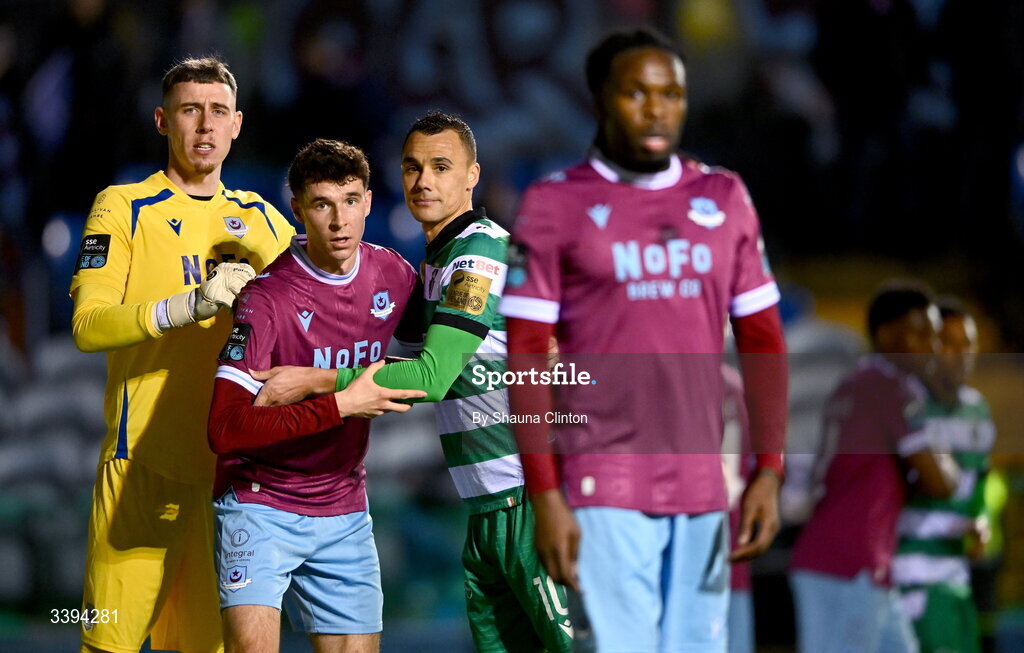 16 March 2026; Graham Burke of Shamrock Rovers, centre, and Drogheda United players, from left, Luke Dennison, Ethan O'Brien and Thomas Oluwa during the SSE Airtricity Men's Premier Division match between Drogheda United and Shamrock Rovers at Sullivan & Lambe Park in Drogheda, Louth. Photo by Shauna Clinton/Sportsfile