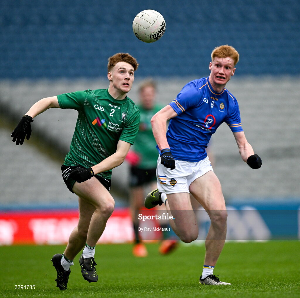 17 March 2026; Ben Sheerin of Coláiste Mhuire Mullingar races clear of Eoin O’Flaherty of Tralee CBS in persuit of the ball during the Masita GAA Post Primary Schools Hogan Cup final match between Coláiste Mhuire Mullingar, Westmeath, and Tralee CBS, Kerry,  at Croke Park in Dublin. Photo by Ray McManus/Sportsfile