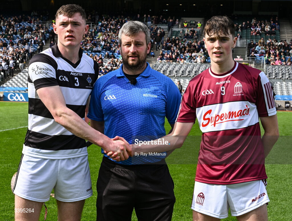 17 March 2026; Referee Thomas Walsh with the two captains, David Barcoe of St Kieran's College and Ronan McGlynn of Athenry, before the Masita GAA Post Primary Schools Croke Cup final match between Presentation College Athenry, Galway, and St Kieran's College, Kilkenny, at Croke Park in Dublin. Photo by Ray McManus/Sportsfile