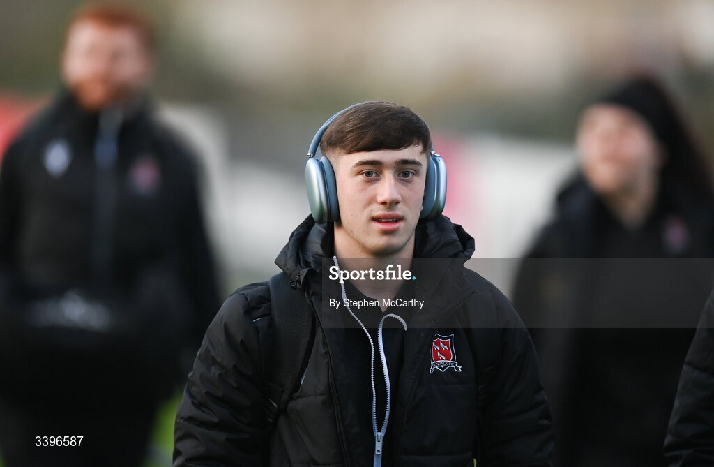 20 March 2026; TJ Molloy of Dundalk arrives for the SSE Airtricity Men's Premier Division match between Bohemians and Dundalk at Dalymount Park in Dublin. Photo by Stephen McCarthy/Sportsfile