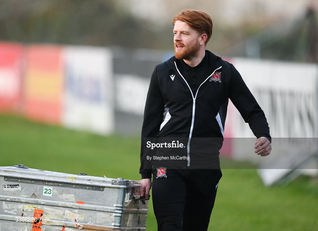 20 March 2026; Aodh Dervin of Dundalk arrives for the SSE Airtricity Men's Premier Division match between Bohemians and Dundalk at Dalymount Park in Dublin. Photo by Stephen McCarthy/Sportsfile