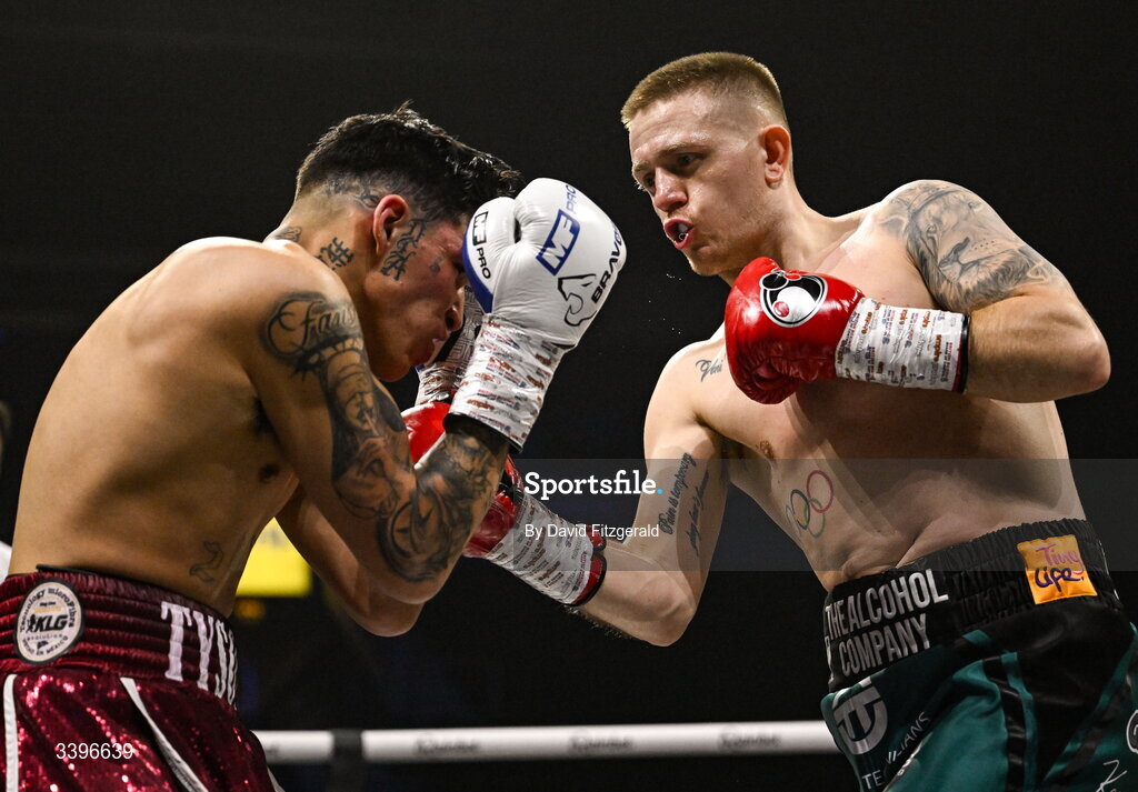 20 March 2026; Kurt Walker, right, in action against Yahir Alexander Solorio Morales during their lightweight bout at the SSE Arena in Belfast. Photo by David Fitzgerald/Sportsfile