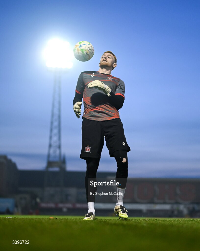 20 March 2026; Dundalk goalkeeper Enda Minogue warms up before the SSE Airtricity Men's Premier Division match between Bohemians and Dundalk at Dalymount Park in Dublin. Photo by Stephen McCarthy/Sportsfile