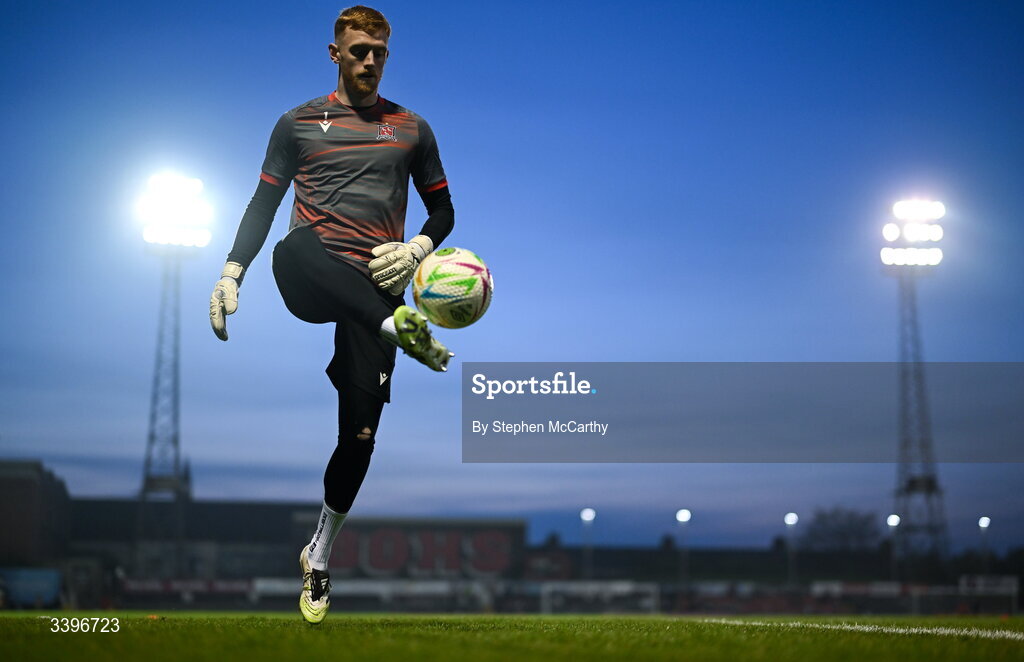 20 March 2026; Dundalk goalkeeper Enda Minogue warms up before the SSE Airtricity Men's Premier Division match between Bohemians and Dundalk at Dalymount Park in Dublin. Photo by Stephen McCarthy/Sportsfile