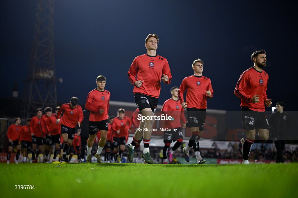 20 March 2026; Senan Mullen and Bohemians team-mates warm up before the SSE Airtricity Men's Premier Division match between Bohemians and Dundalk at Dalymount Park in Dublin. Photo by Stephen McCarthy/Sportsfile