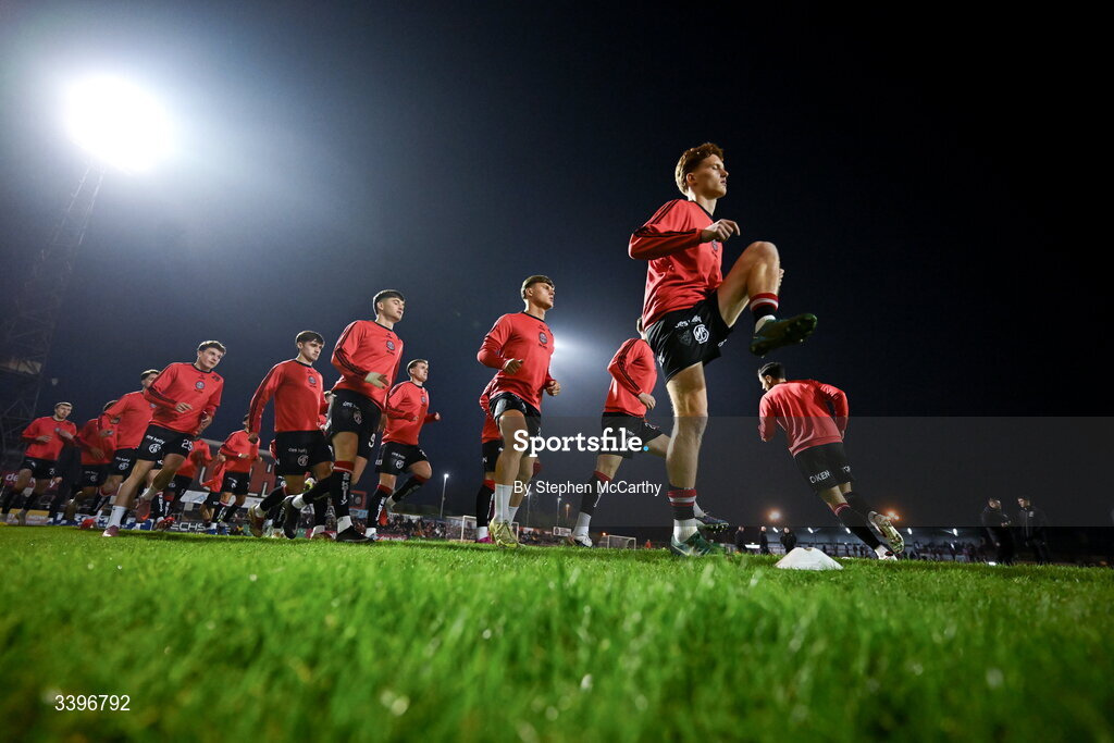 20 March 2026; Senan Mullen and Bohemians team-mates warm up before the SSE Airtricity Men's Premier Division match between Bohemians and Dundalk at Dalymount Park in Dublin. Photo by Stephen McCarthy/Sportsfile